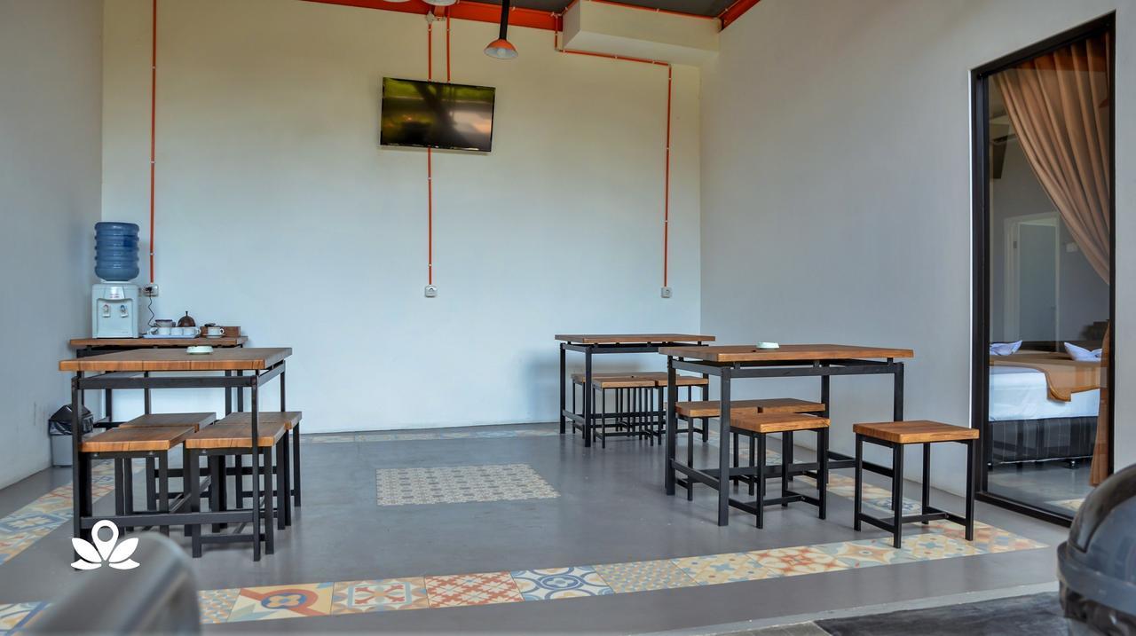 Ndalem Sorogenen Guesthouse Yogyakarta Exterior photo