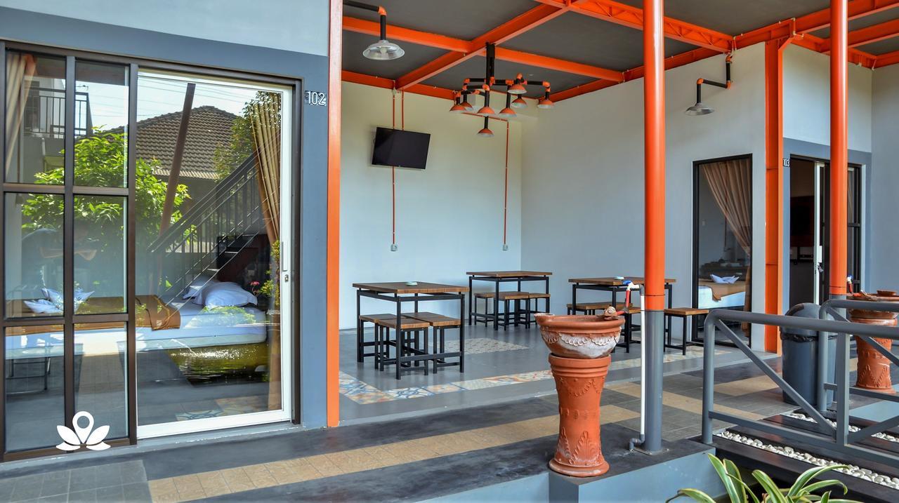 Ndalem Sorogenen Guesthouse Yogyakarta Exterior photo